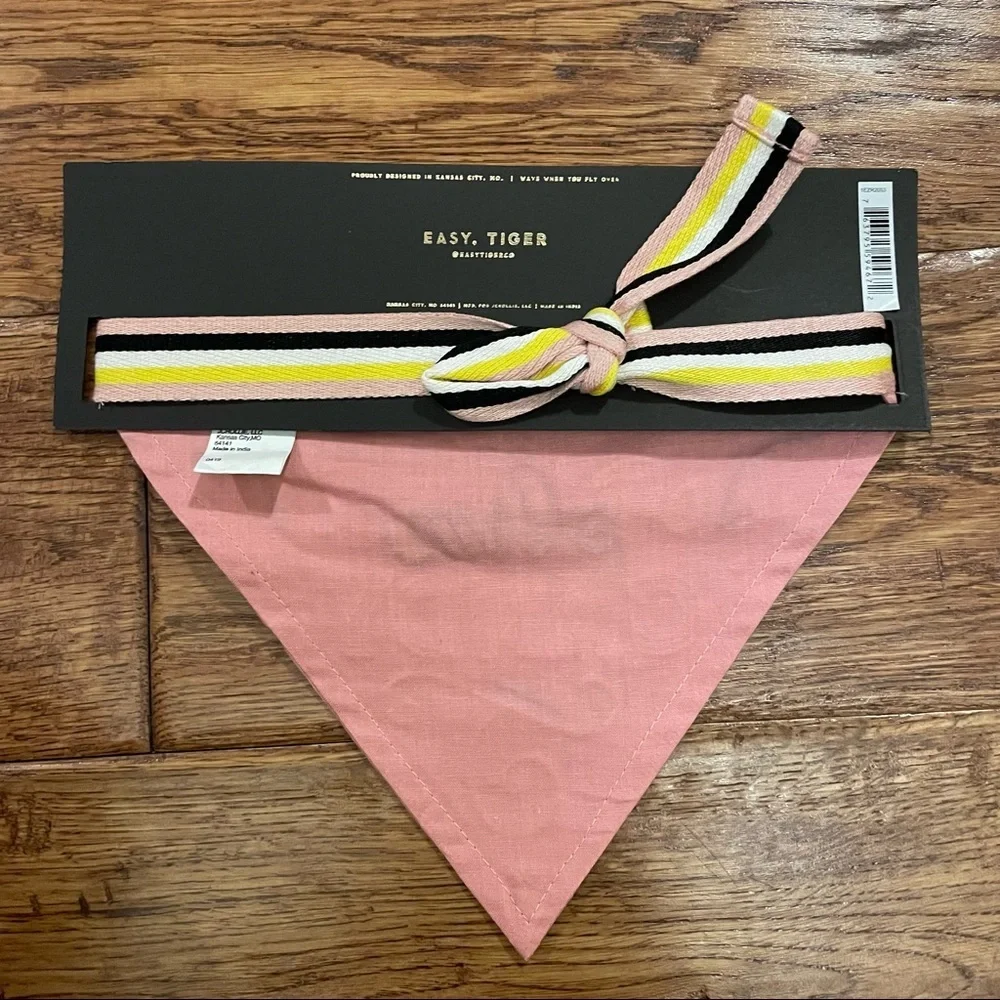 NWT “Arm Candy” Valentines Day dog/cat bandana OS